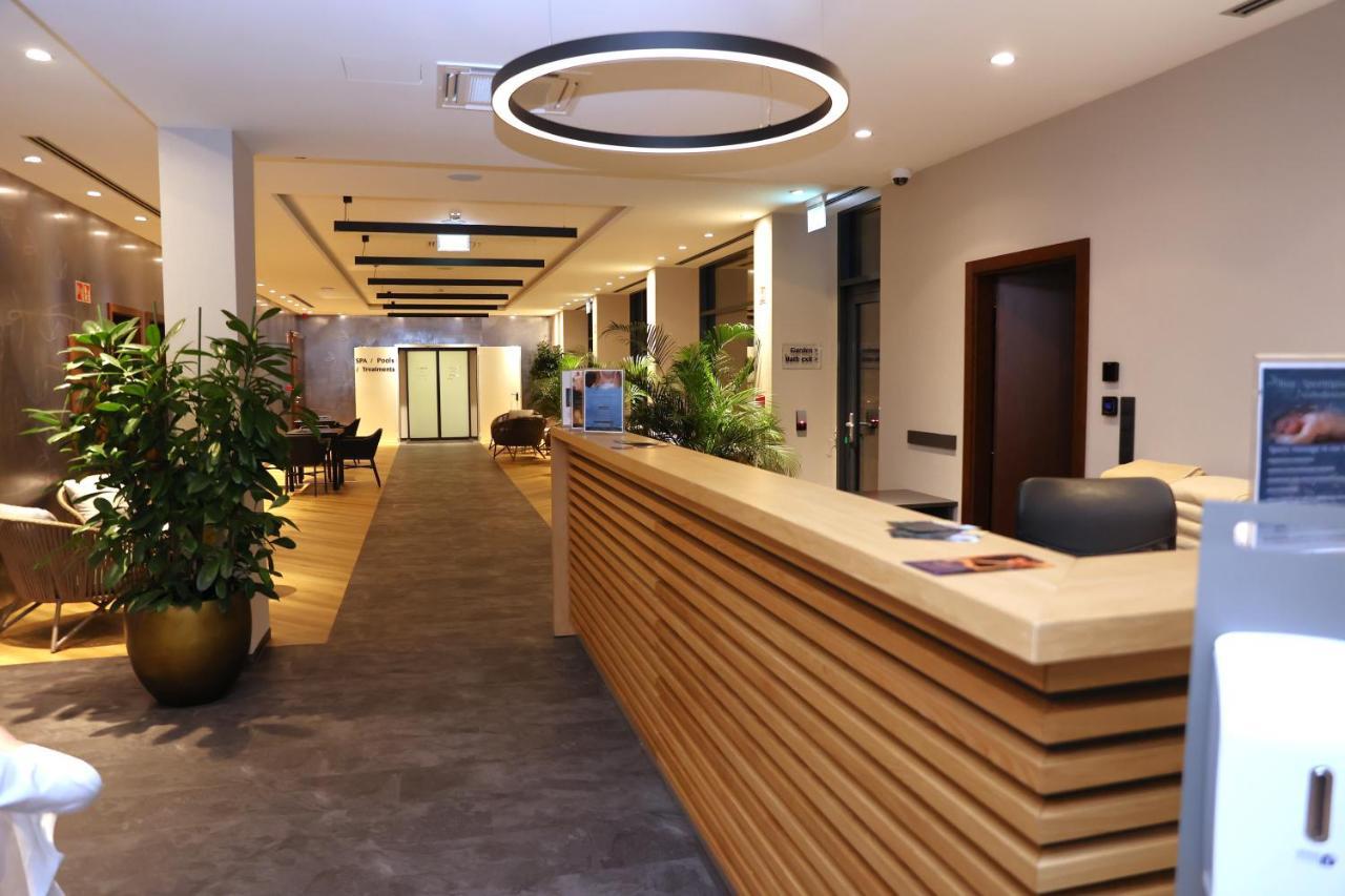 Hotel Tisia & 4*