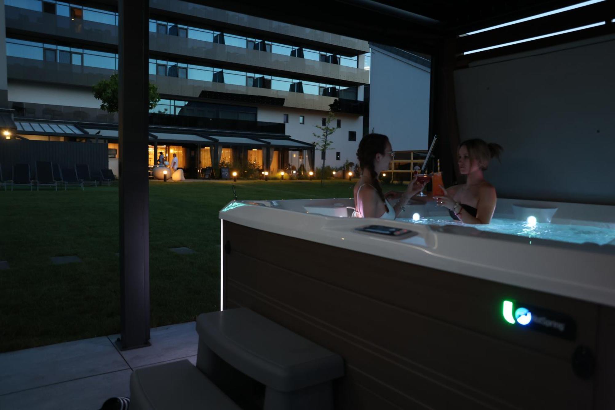 Tisia & Hotel