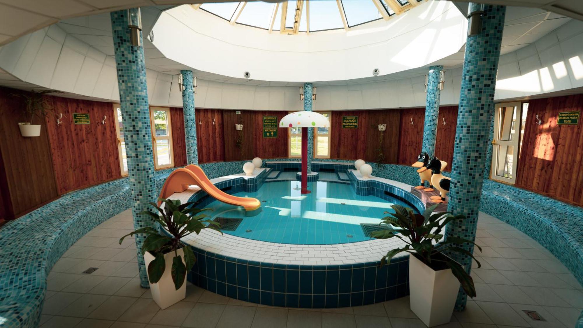 Hotel Tisia & 4*
